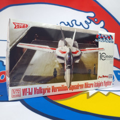 Macross 1/72 Scale Plastic Model Kit VF-1J Valkyrie Vermilion Squadron-Ichijyo Hikaru's Fighter-Japan New